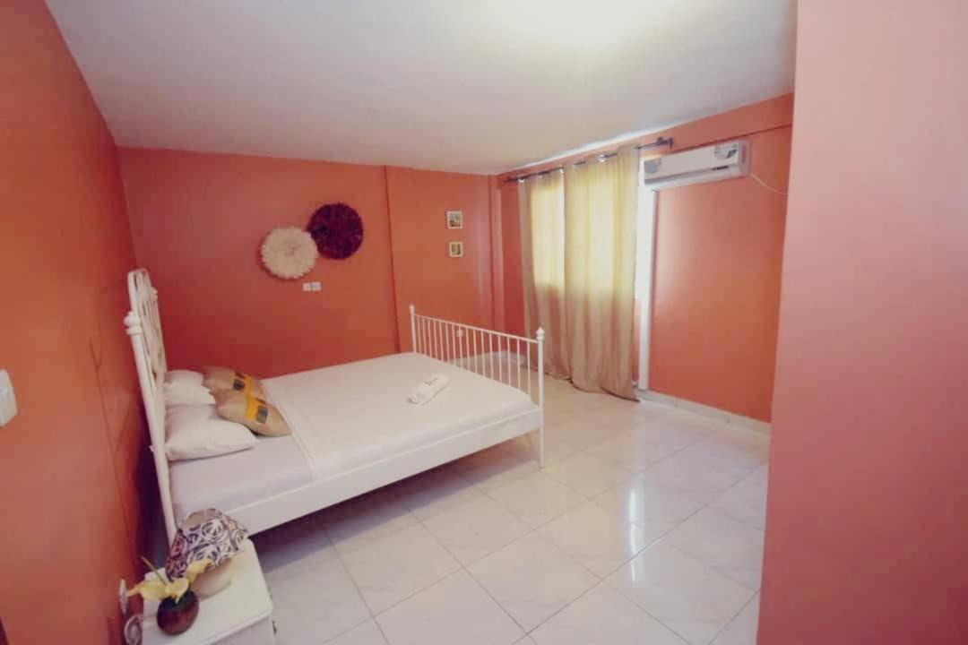 Stone House - Makepe, Douala Aparthotel Exteriör bild
